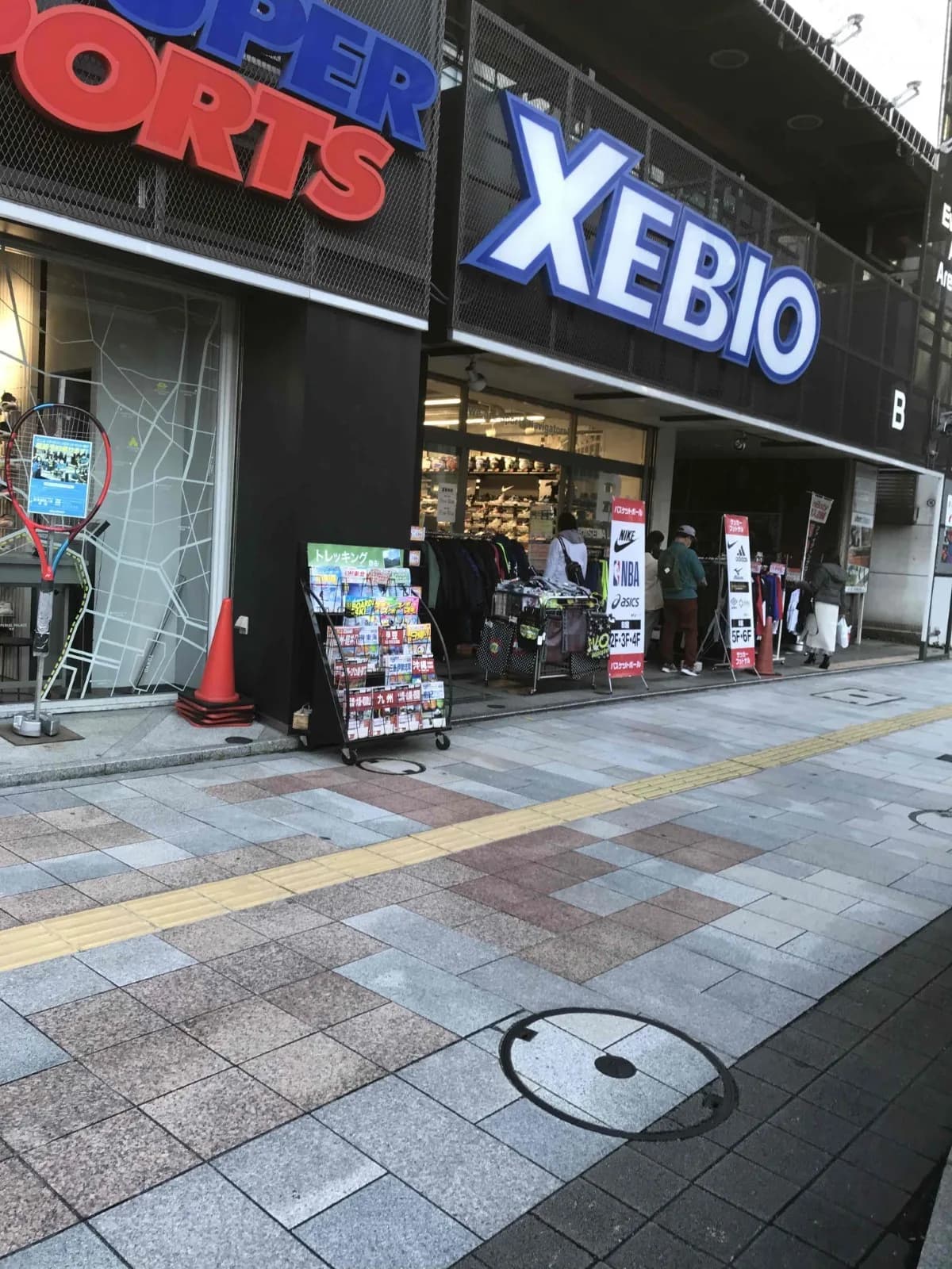 御茶ノ水でスポーツ用品を探す。スーパースポーツゼビオ東京御茶ノ水本店の旧おめぐり編集部による取材写真