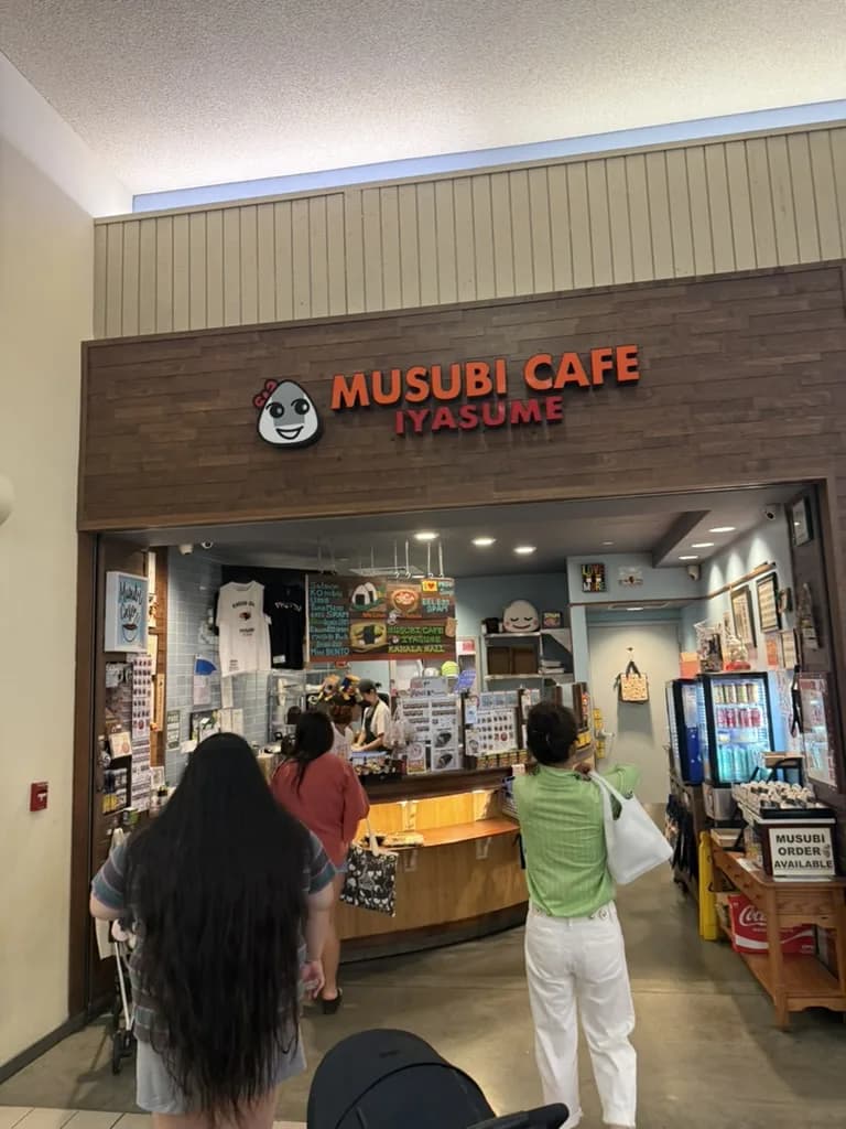 カハラモール内にあるむすびカフェいやす夢の店舗入口