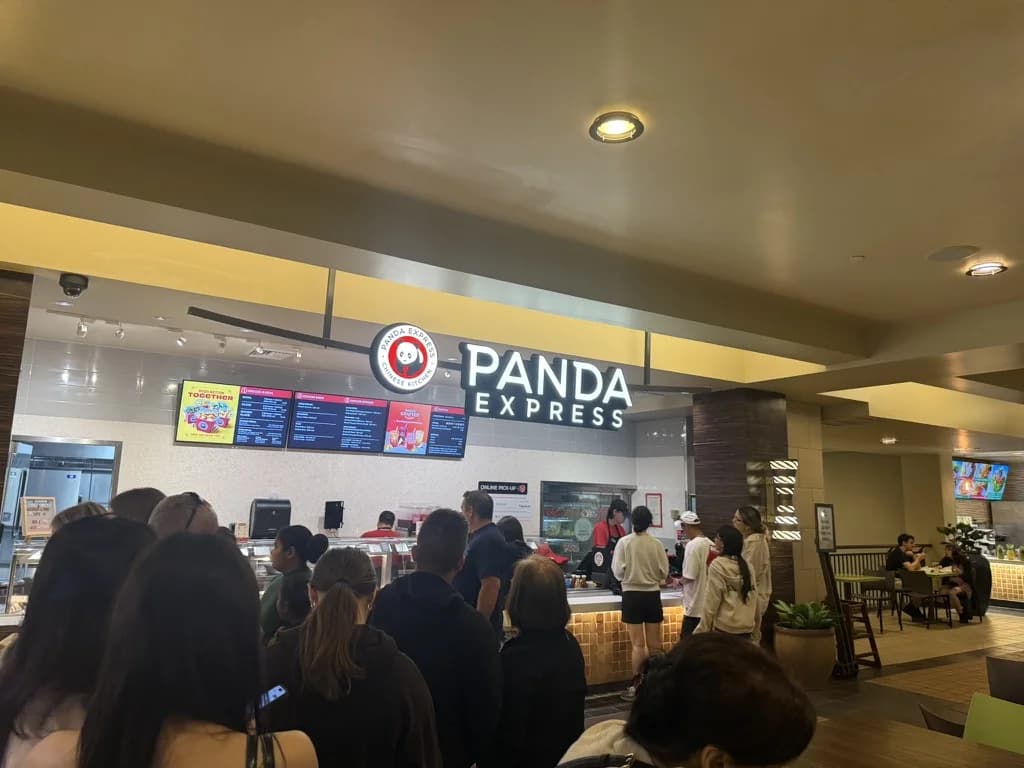 ロイヤル・ハワイアン・センターのパーイナ・ラナイにあるPanda Express