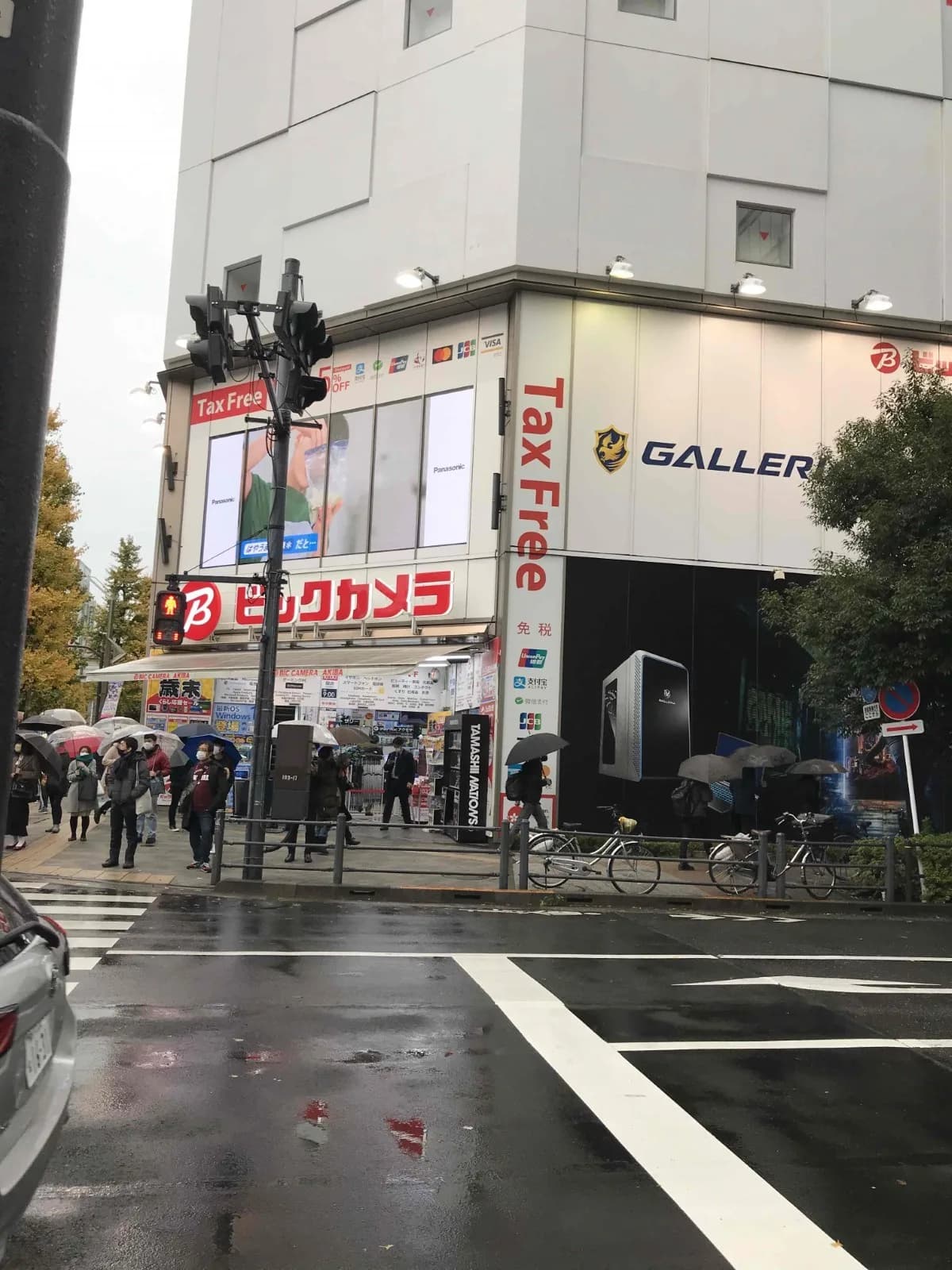 ビックカメラAKIBA 7階へ。キャラクター・フィギュア売場を歩くの旧おめぐり編集部による取材写真