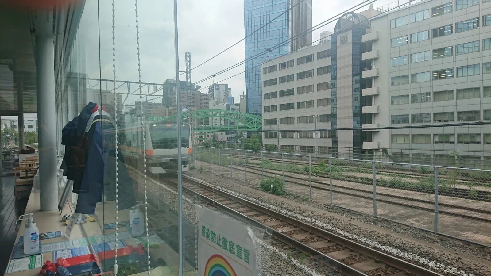 電車が間近を走る旧ホームへ。旧万世橋駅を歩くの取材写真 9