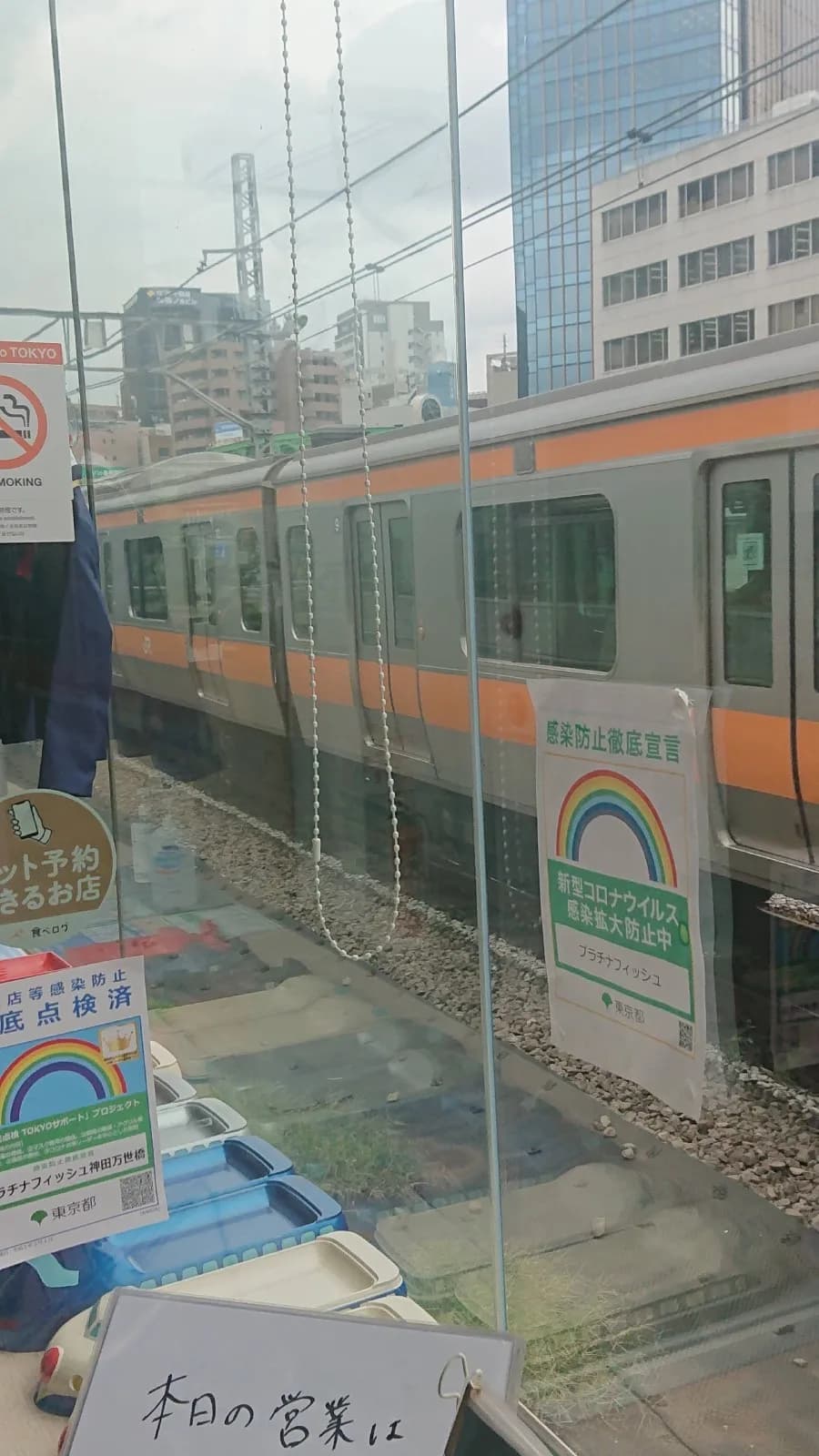電車が間近を走る旧ホームへ。旧万世橋駅を歩くの取材写真 10