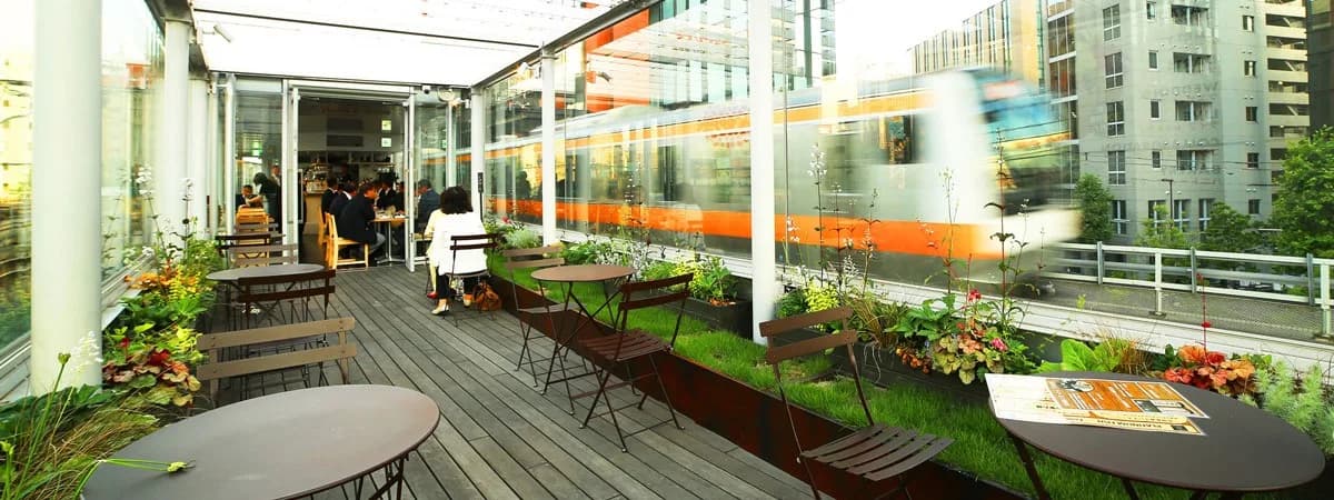電車が間近を走る旧ホームへ。旧万世橋駅を歩くの取材写真 13