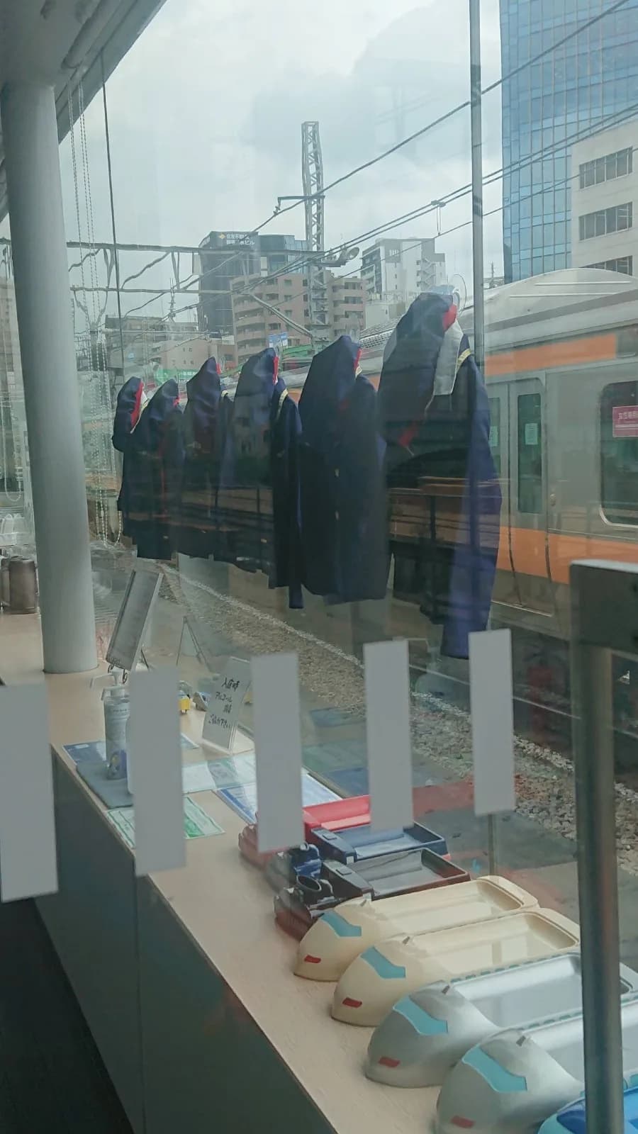 電車が間近を走る旧ホームへ。旧万世橋駅を歩くの取材写真 14