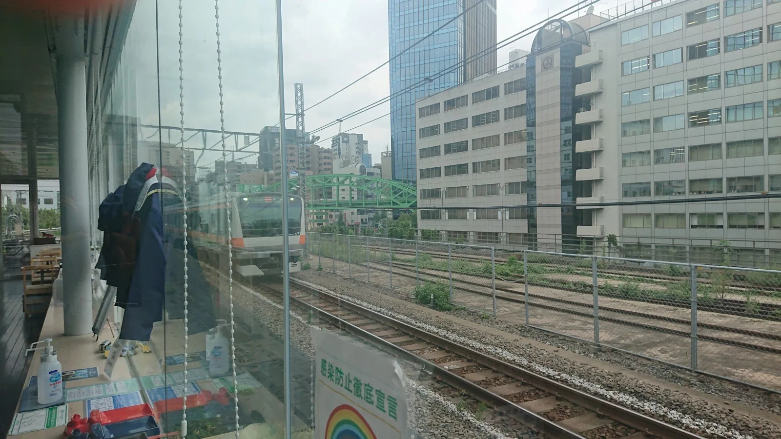 電車が間近を走る旧ホームへ。旧万世橋駅を歩くの取材写真 9