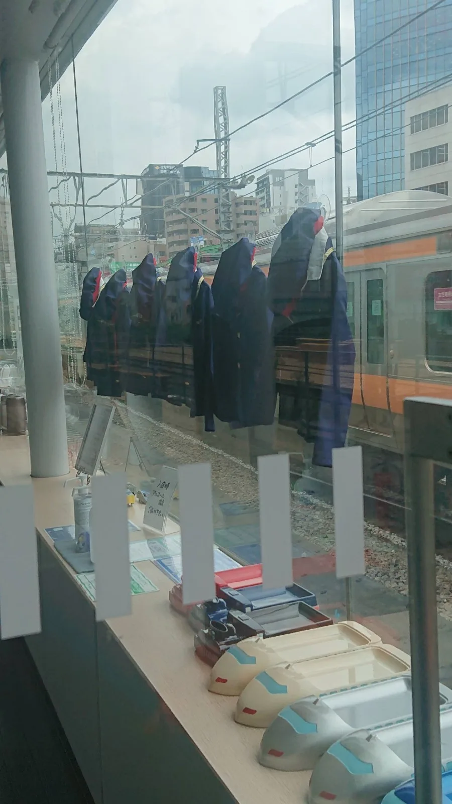 電車が間近を走る旧ホームへ。旧万世橋駅を歩くの取材写真 14
