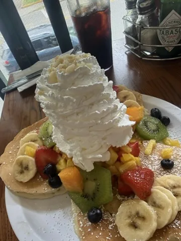 エッグスンシングス・サラトガ通り本店のレインボーパンケーキ