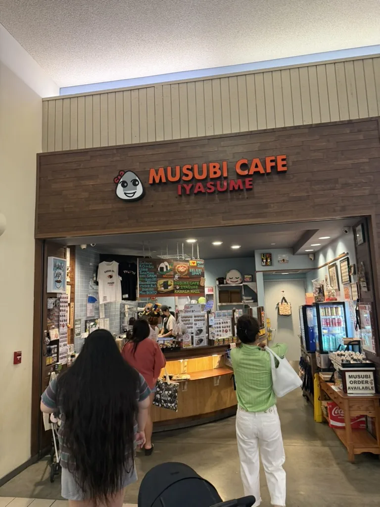 カハラモール内にあるむすびカフェいやす夢の店舗入口