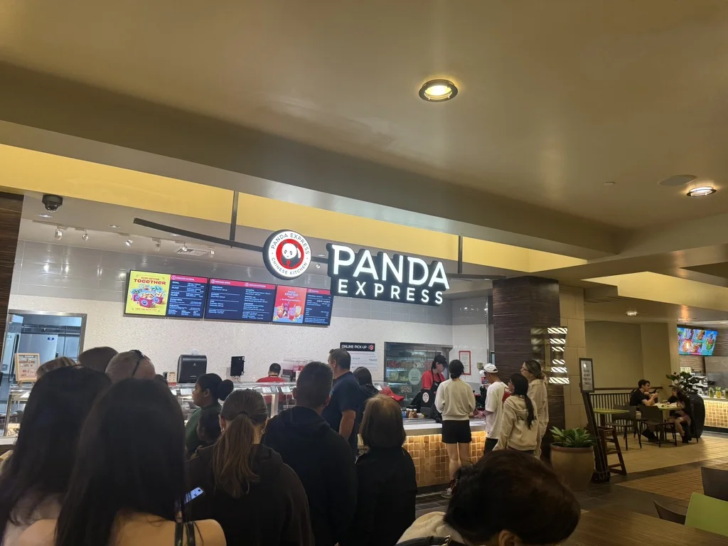 ロイヤル・ハワイアン・センターのパーイナ・ラナイにあるPanda Express